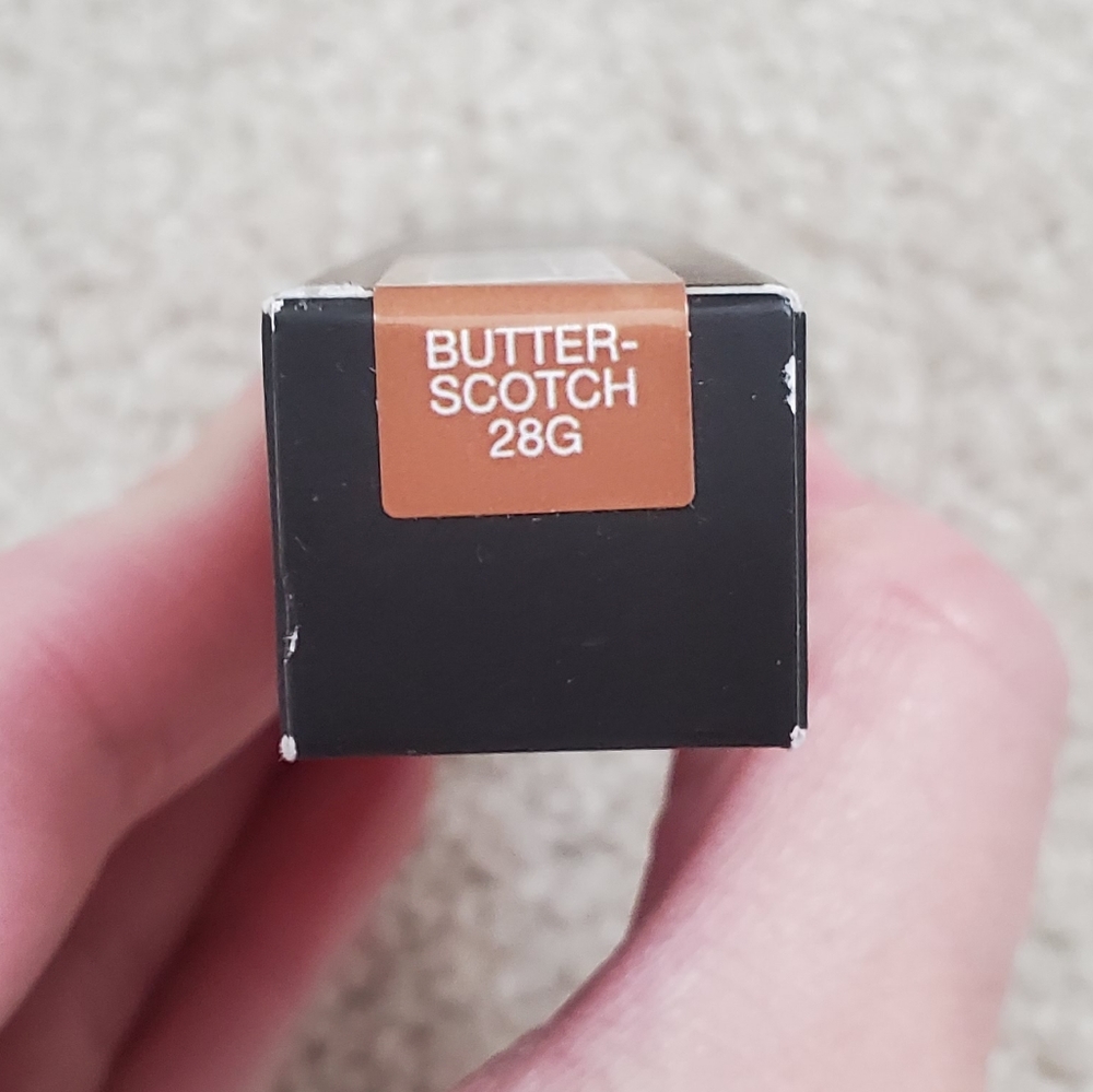 NIB Huda Beauty Overachiever Concealer (Butterscotch 28G) - Picture 2 of 3